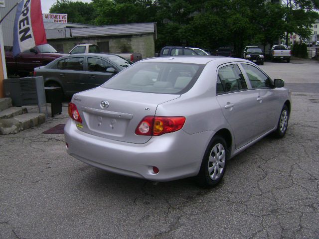 Toyota Corolla Supercab Flareside XL Sedan