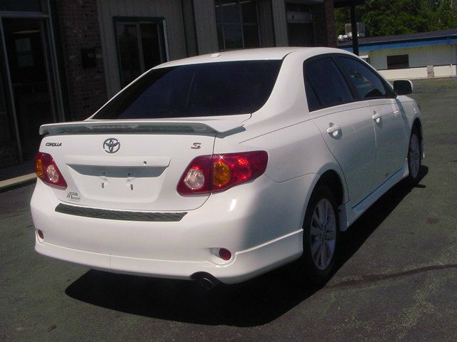 Toyota Corolla Supercab Flareside XL Sedan