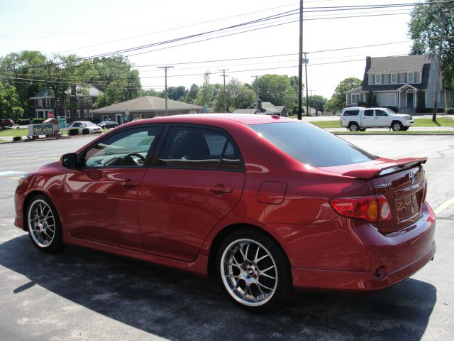 Toyota Corolla Supercab Flareside XL Sedan