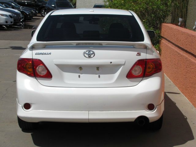 Toyota Corolla Supercab Flareside XL Sedan