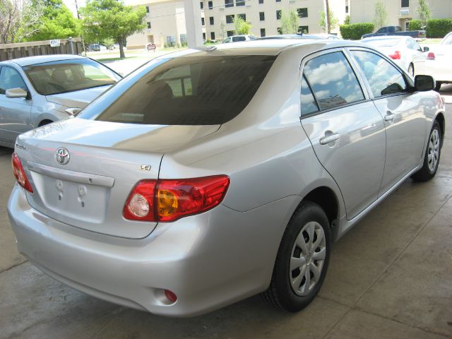 Toyota Corolla Supercab Flareside XL Sedan