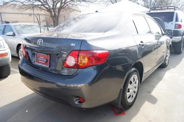 Toyota Corolla Supercab Flareside XL Sedan