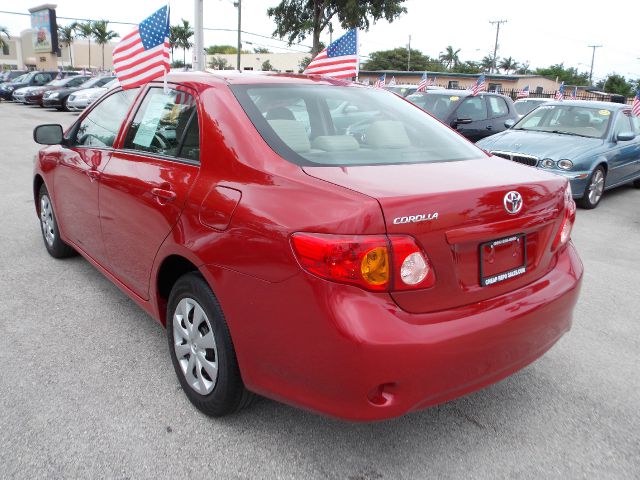 Toyota Corolla Supercab Flareside XL Sedan