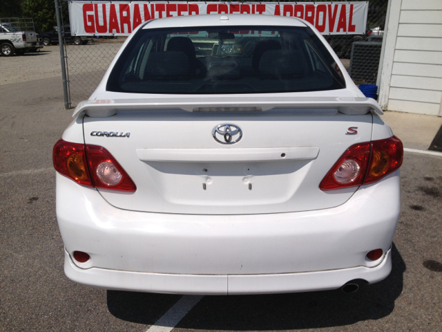 Toyota Corolla Supercab Flareside XL Sedan