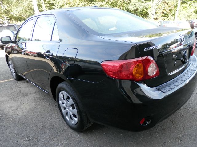 Toyota Corolla Supercab Flareside XL Sedan