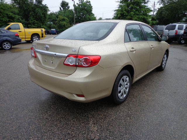 Toyota Corolla Supercab Flareside XL Sedan