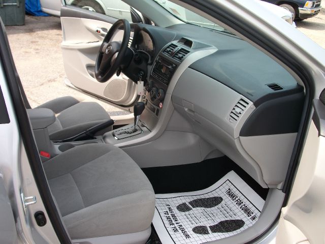 Toyota Corolla Supercab Flareside XL Sedan