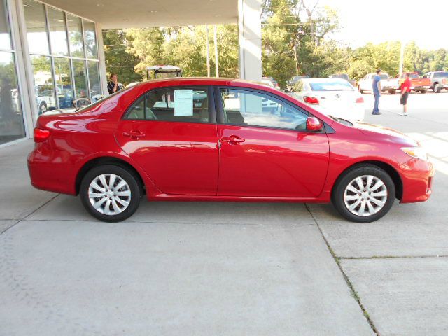 Toyota Corolla Supercab Flareside XL Sedan