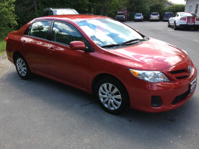 Toyota Corolla Supercab Flareside XL Sedan