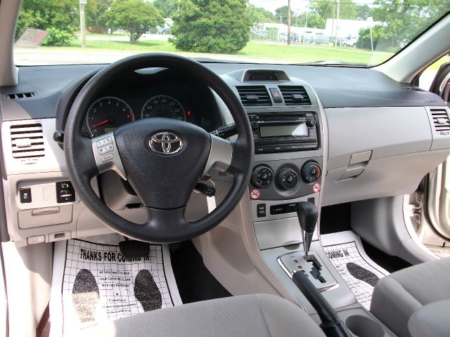 Toyota Corolla Supercab Flareside XL Sedan