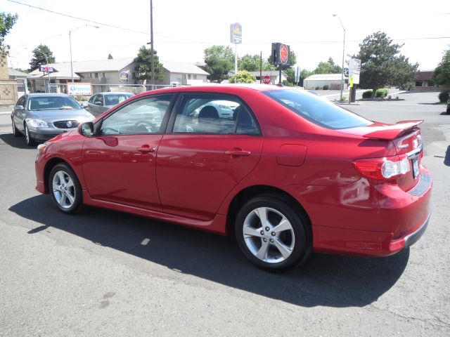 Toyota Corolla Supercab Flareside XL Sedan