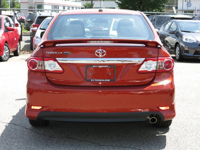 Toyota Corolla Crew Cab ZR5 Sedan