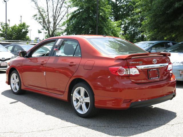 Toyota Corolla Crew Cab ZR5 Sedan