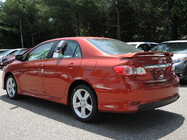 Toyota Corolla Crew Cab ZR5 Sedan