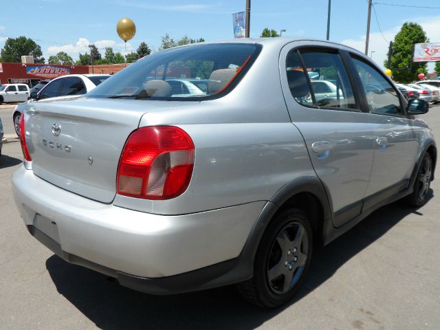 Toyota Echo 2000 photo 1