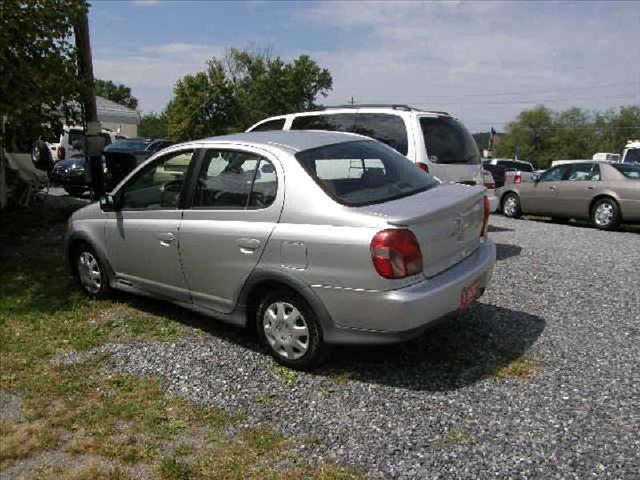 Toyota Echo 2000 photo 1