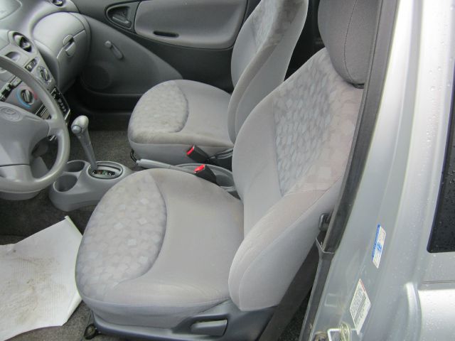 Toyota Echo 2002 photo 2