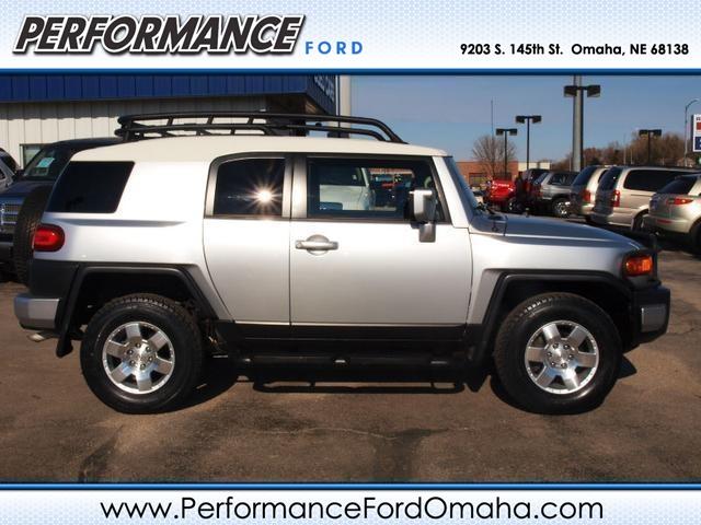 Toyota FJ Cruiser 2WD 15 Sport Utility