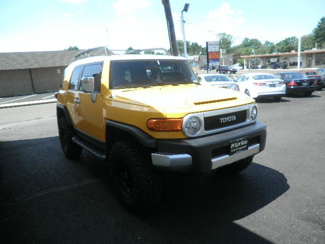 Toyota FJ Cruiser Limited - 4X4 Quadra Drive SUV