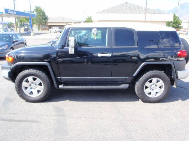 Toyota FJ Cruiser Limited - 4X4 Quadra Drive SUV