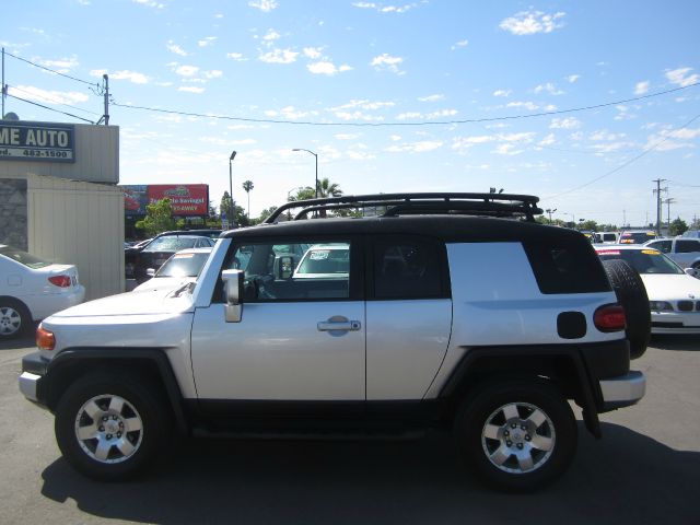 Toyota FJ Cruiser Overland Sport Utility 4D SUV