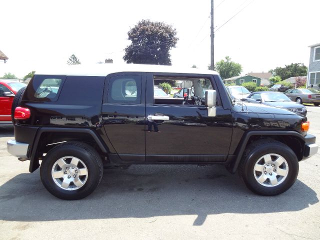 Toyota FJ Cruiser Limited - 4X4 Quadra Drive SUV