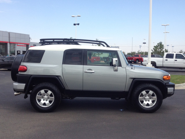 Toyota FJ Cruiser 2009 photo 2