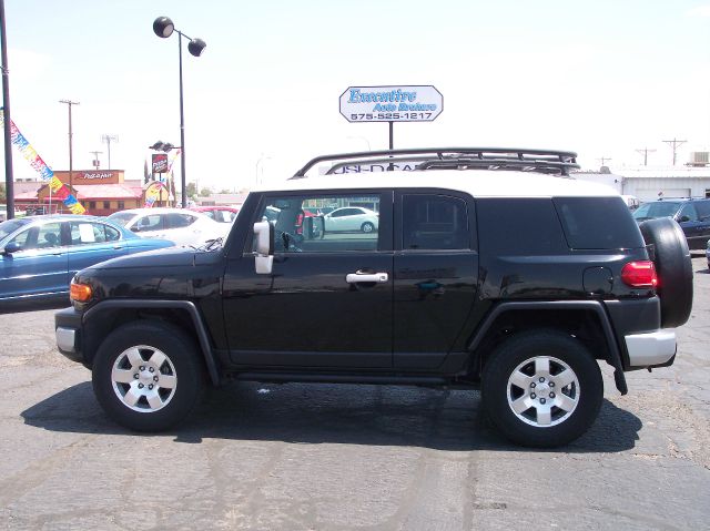 Toyota FJ Cruiser 2010 photo 2