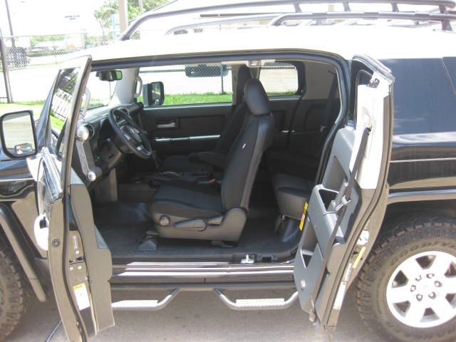 Toyota FJ Cruiser 2010 photo 2