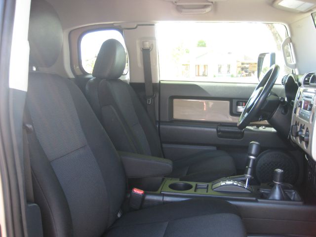 Toyota FJ Cruiser 2011 photo 4