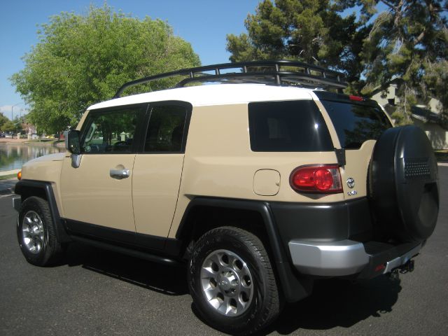 Toyota FJ Cruiser 2011 photo 9