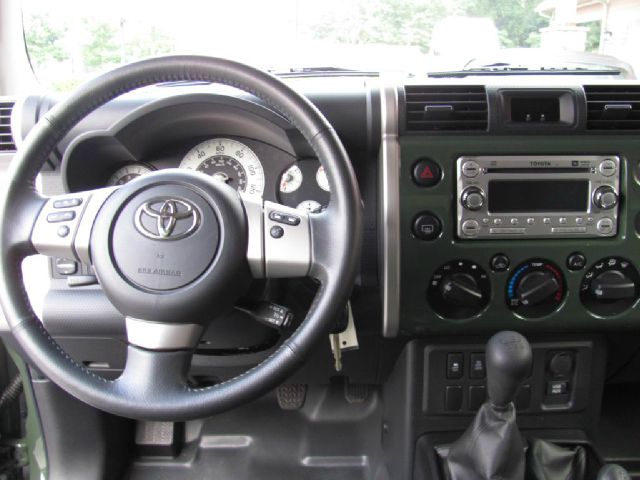 Toyota FJ Cruiser 2011 photo 0