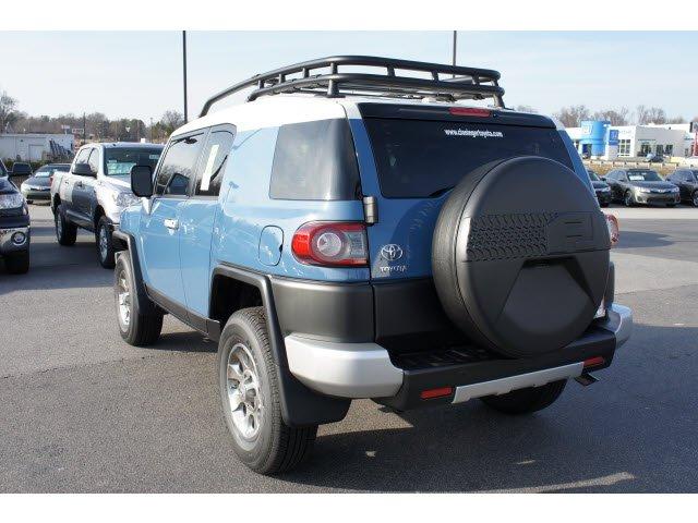 Toyota FJ Cruiser 2012 photo 2