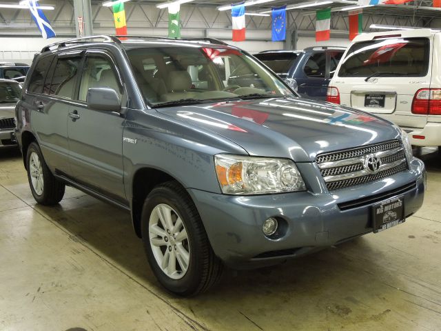 Toyota Highlander Ram 3500 Diesel 2-WD SUV