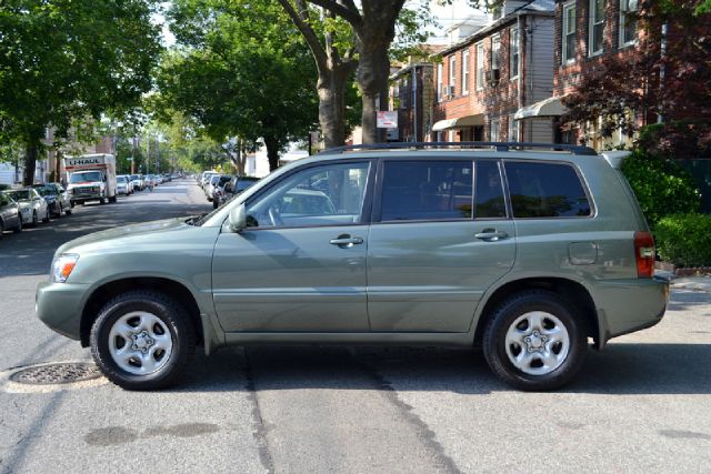 Toyota Highlander Ram 3500 Diesel 2-WD SUV