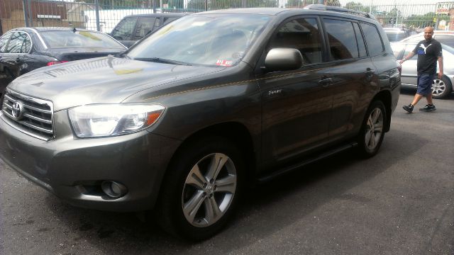 Toyota Highlander Extended Cab V8 LT W/1lt SUV