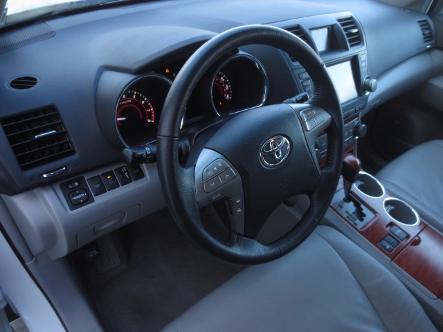 Toyota Highlander 2010 photo 4