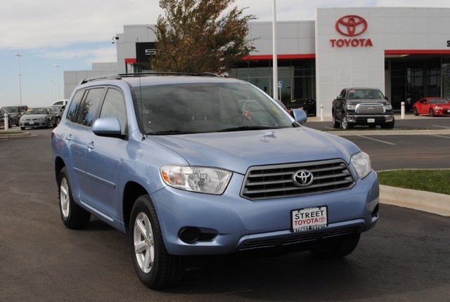 Toyota Highlander Base Unspecified