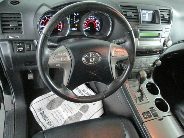 Toyota Highlander 2010 photo 1