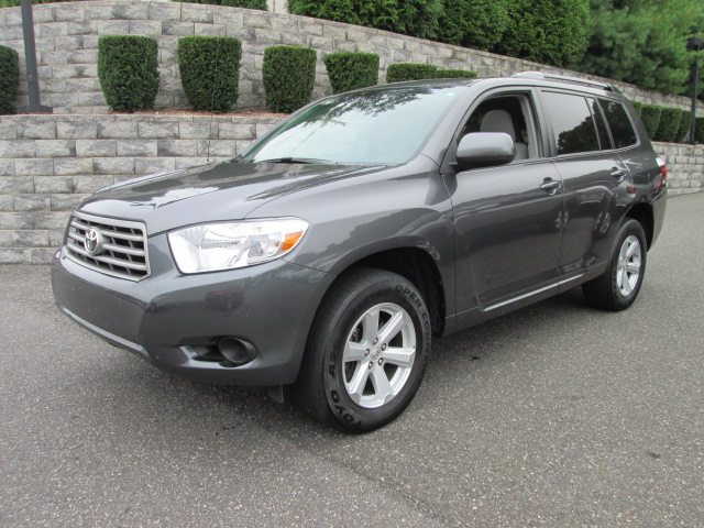 Toyota Highlander Base Unspecified