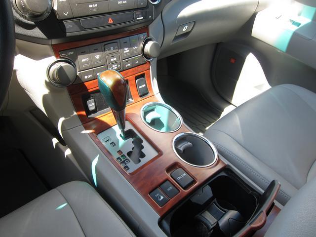 Toyota Highlander 2010 photo 11