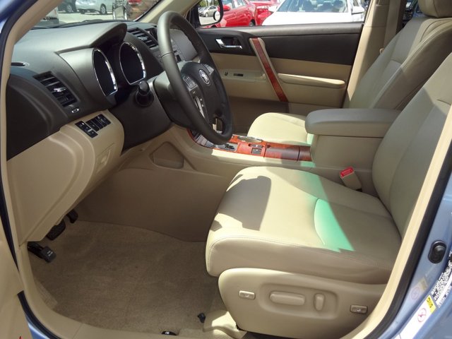 Toyota Highlander 2010 photo 2