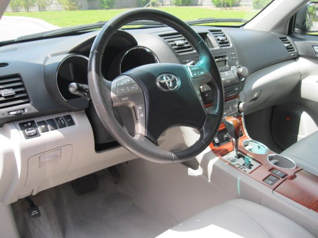 Toyota Highlander 2010 photo 16