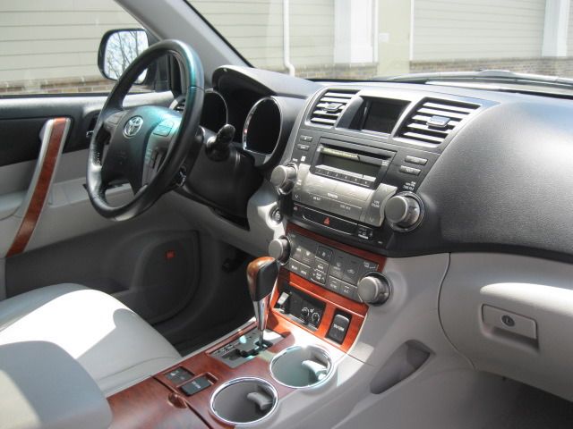 Toyota Highlander 2010 photo 17