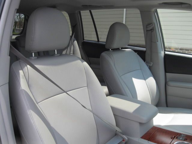 Toyota Highlander 2010 photo 18