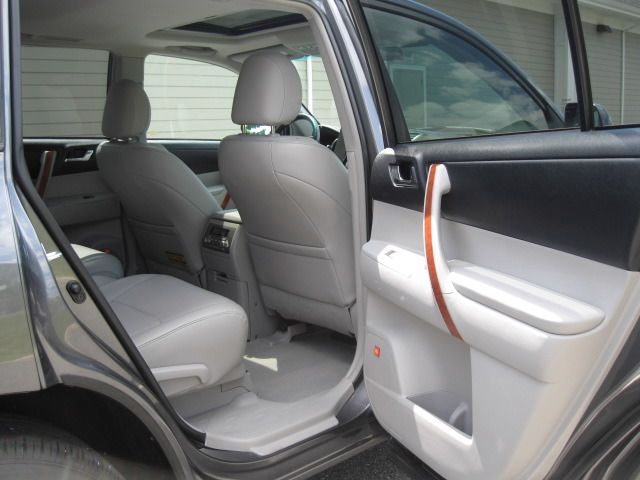 Toyota Highlander 2010 photo 22