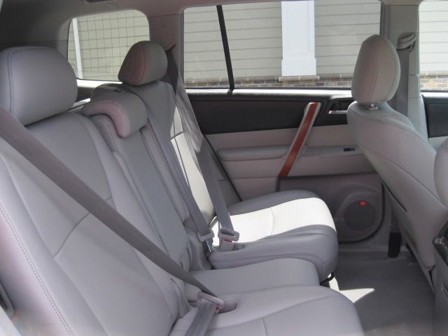 Toyota Highlander 2010 photo 23