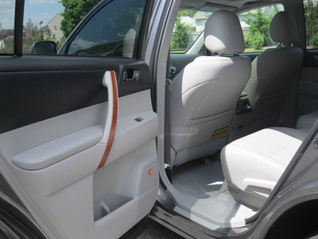 Toyota Highlander 2010 photo 24