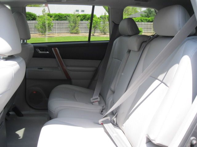 Toyota Highlander 2010 photo 25