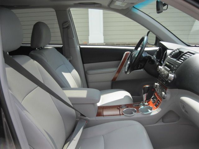 Toyota Highlander 2010 photo 40